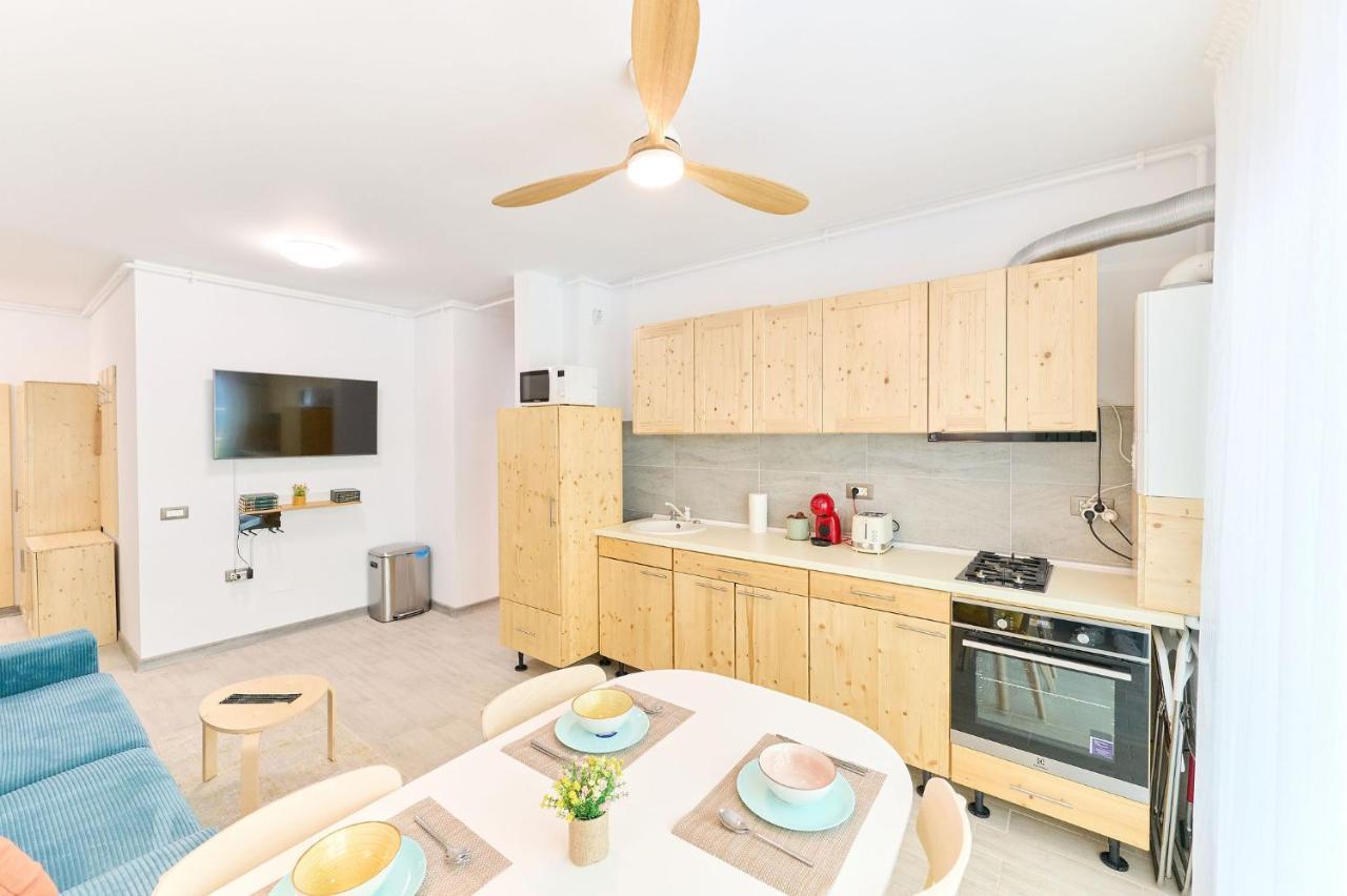 Blacksearama Apartment- Spa, Pools And Parking Mamaia Exteriör bild