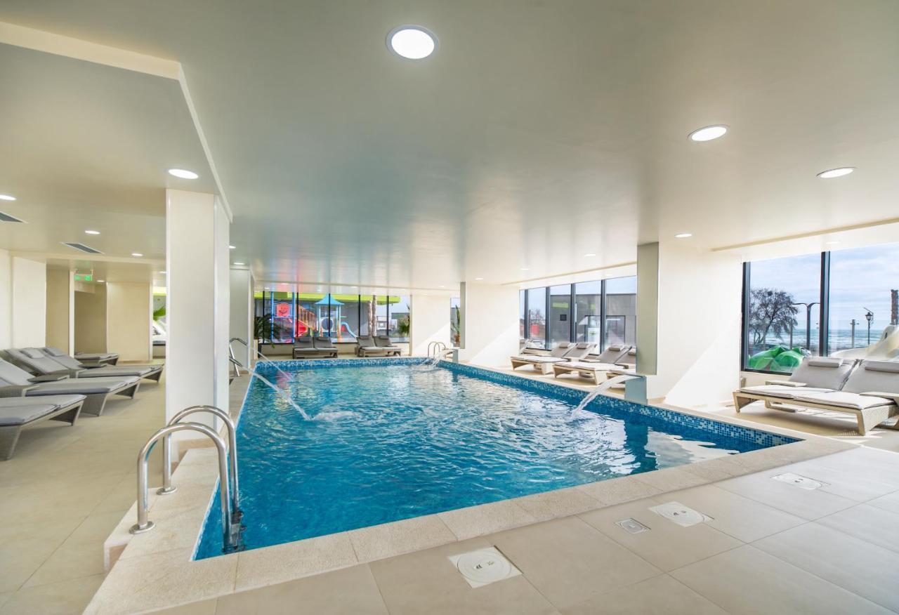 Blacksearama Apartment- Spa, Pools And Parking Mamaia Exteriör bild